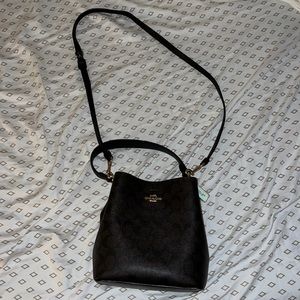 Beautiful bucket style crossbody